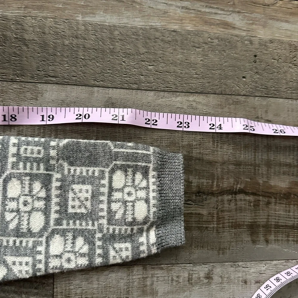 J. Crew Grey And White Patterned 100% Merino Wool Small Crewneck Sweater - Picture 7 of 7